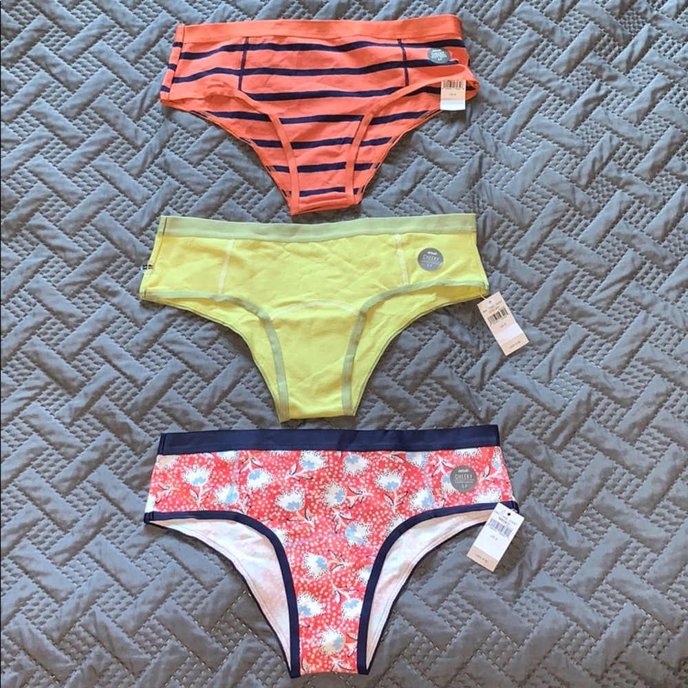 BRAND NEW  AE cheeky undies